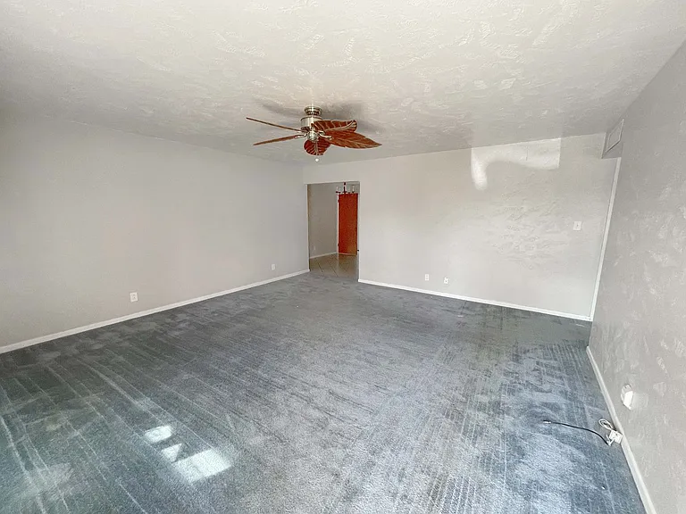 402 E Mesa Dr — Photo 2