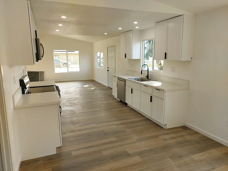 25792 Melba Ave — Photo 2