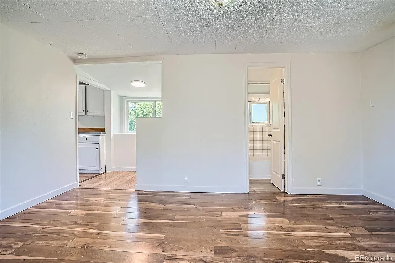 3 bed, 931 sqft, $1,950 — Photo 3