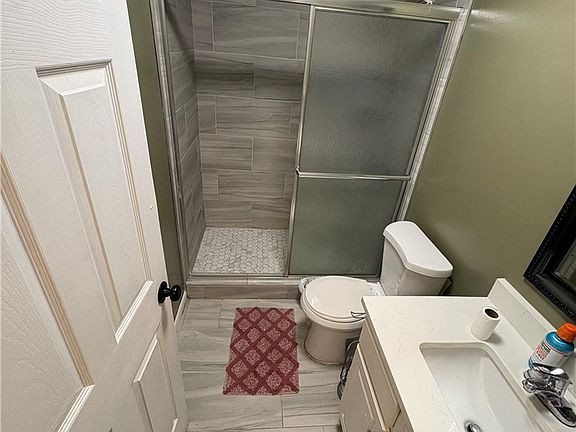 4th image of 121/125 Live Oak Drive