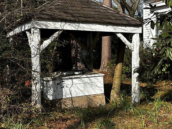 5th image of 301 Cleveland St