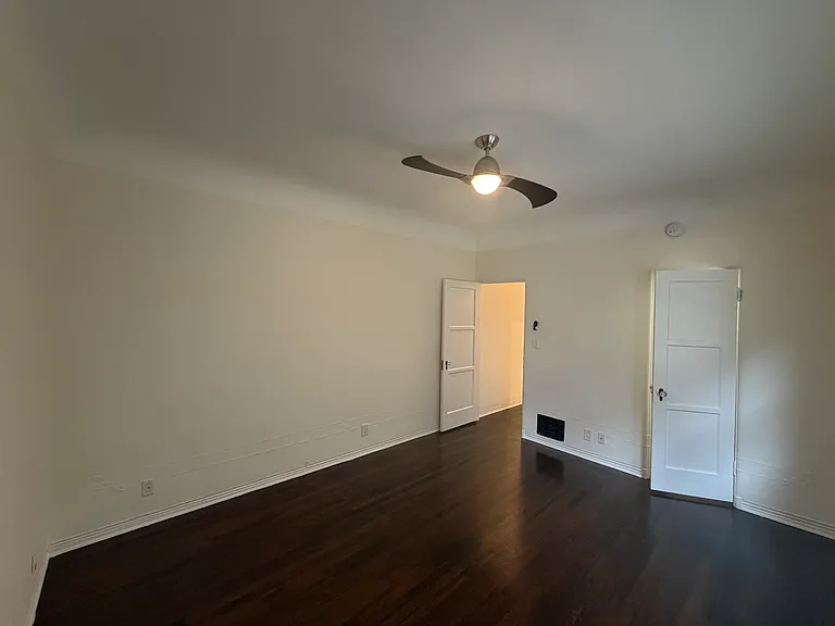 1049 S Orange Grove Ave #1 — Photo 22