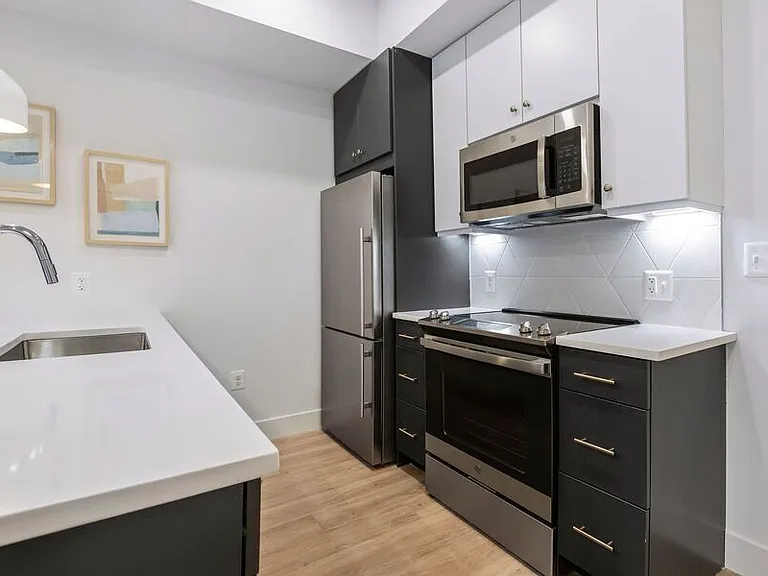 2310 4th St NE #2 — Photo 3