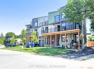 25 Fair Oaks Cres #A, Ottawa, ON K2G 4W6