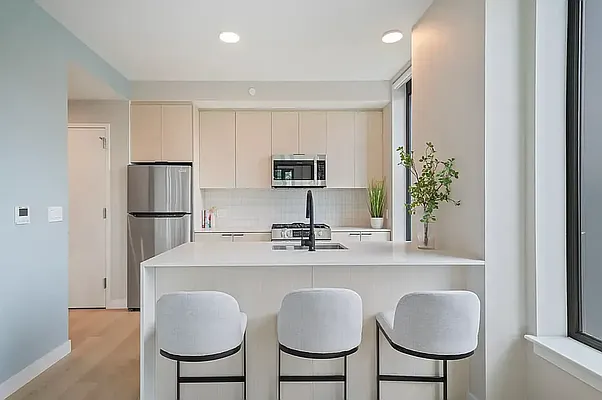 Rented by Living New York | media 52