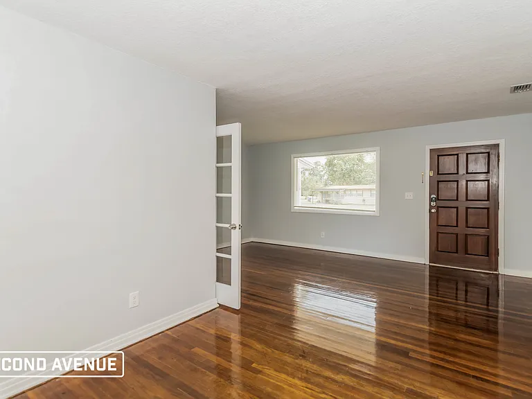 1807 Colby Ave — Photo 12