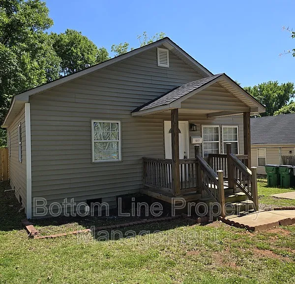 1017 Rodey Ave — Photo 3