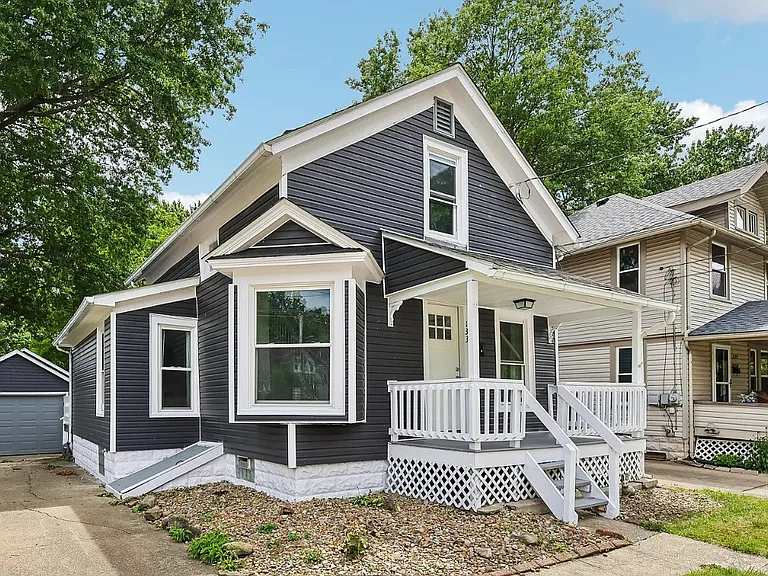 133 E North St — Photo 2