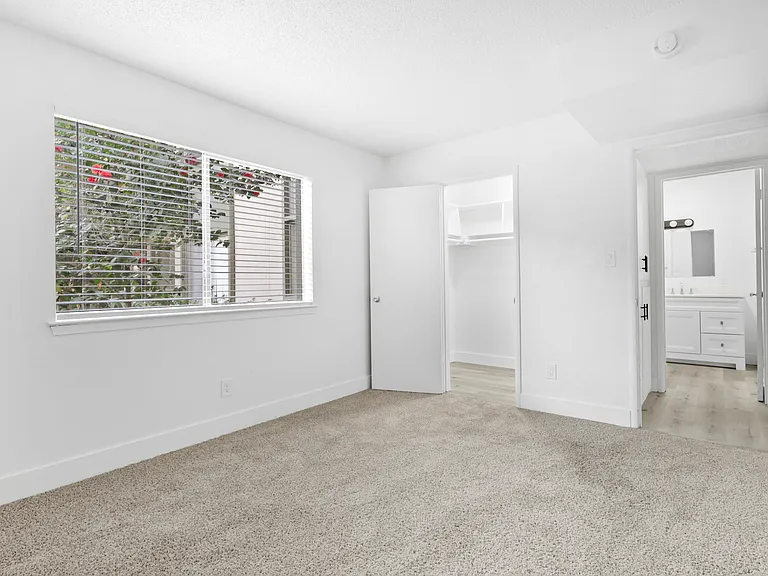 Shelfield Apartments — Photo 26