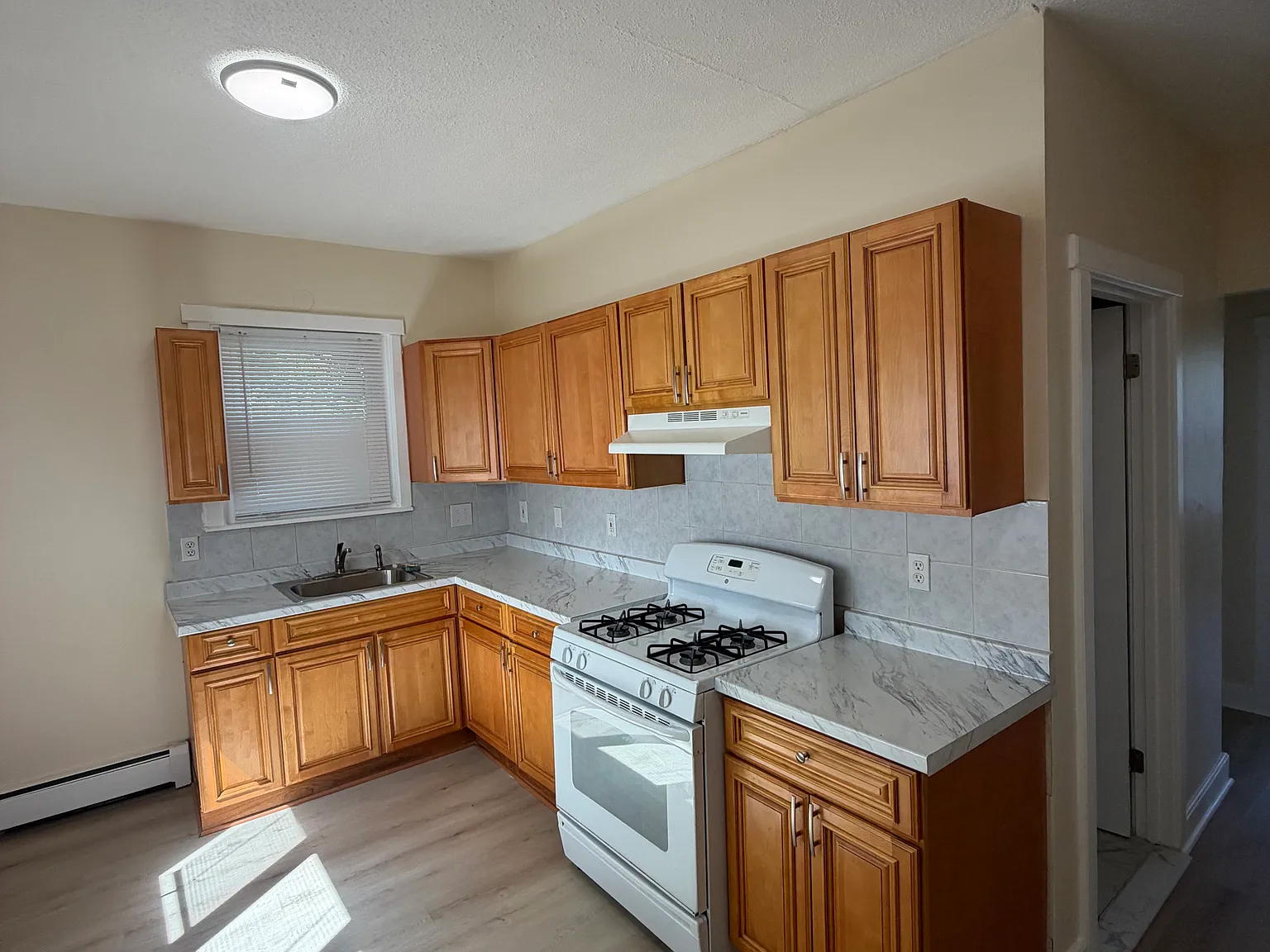 3 bed, $3,400 — Photo 2