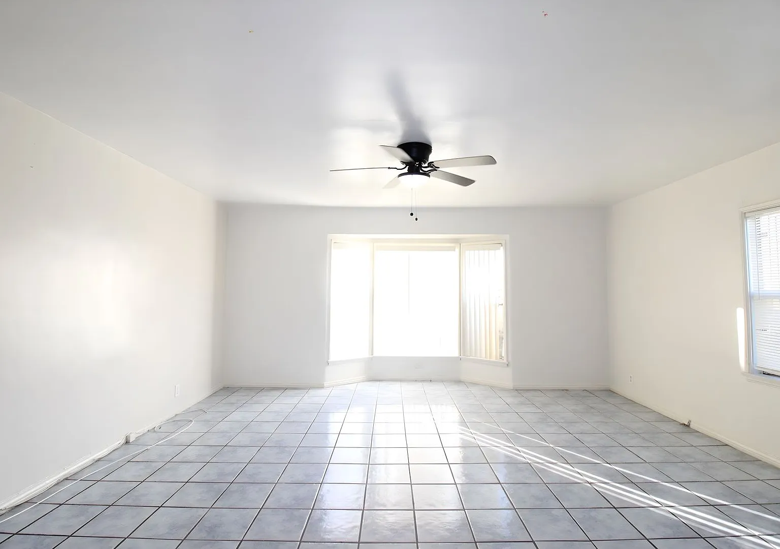 2816 W Vernon Ave — Photo 1