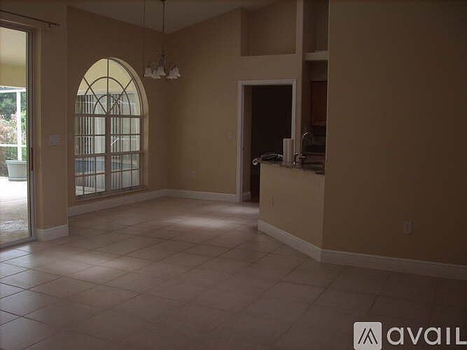 1st image of 15 Lake Diamond Ave
