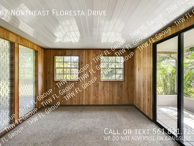 267 NE Floresta Dr — Photo 10