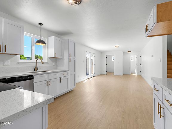 5th image of 895 Camino Real Dr