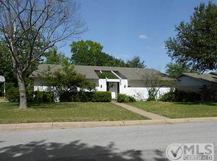 6908 Sandalwood Ln, Fort Worth, TX 76116