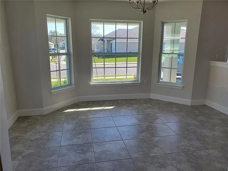 1138 Berry Ln — Photo 3