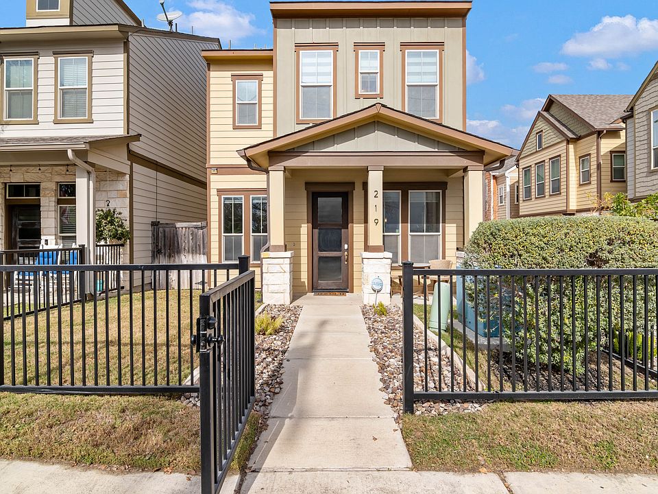 1st image of 219 E Courtland Pl