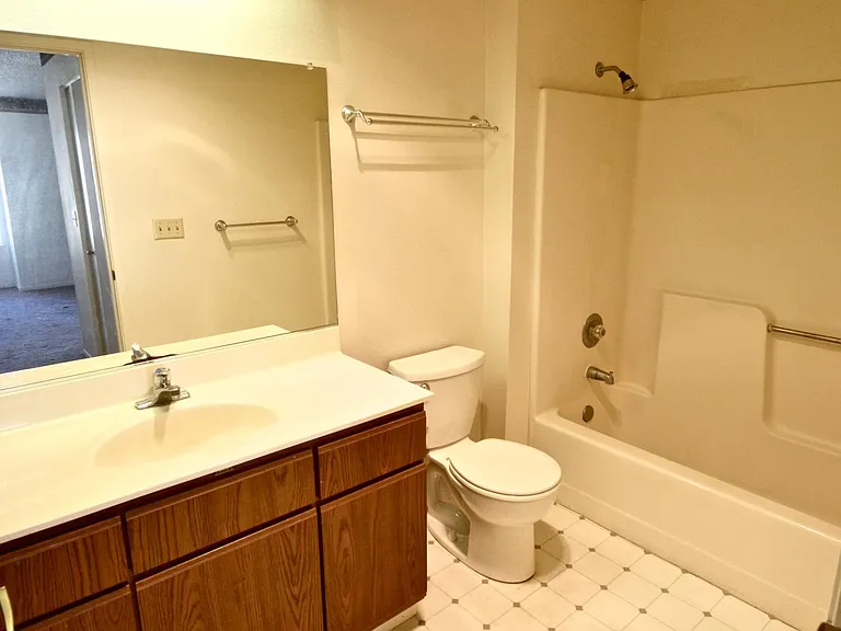 2436 N Main St — Photo 16