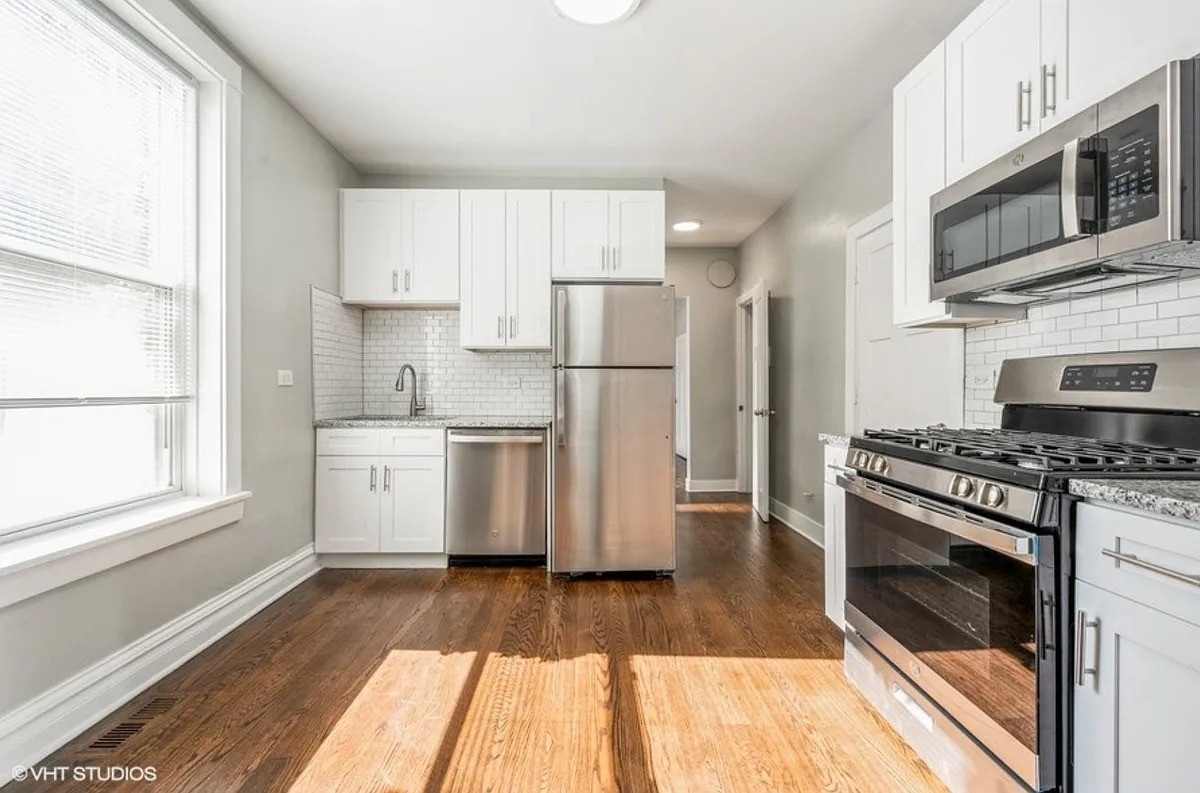 Building Photo - 2045 N Winchester Ave #2E
