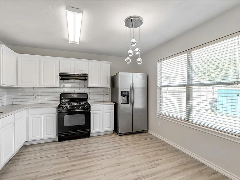 3207 Barksdale Dr — Photo 9