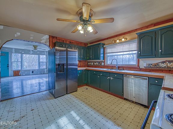 4th image of 2205 Madison Rd