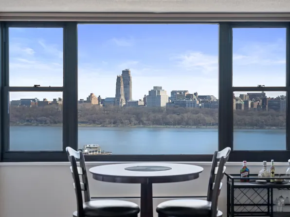 250 Gorge Rd APT 8A, Cliffside Park, NJ 07010