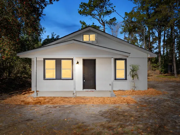 1360 Thompson St, Holly Hill, SC 29059