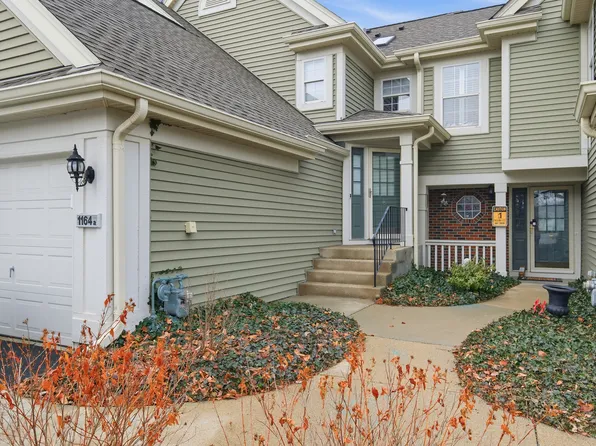 1164 Talbots Ln #A, Elk Grove Village, IL 60007