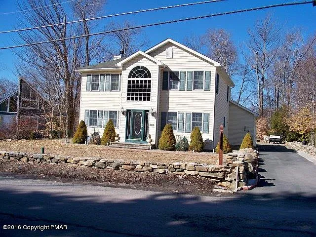 5004 Woodside Dr photo 1