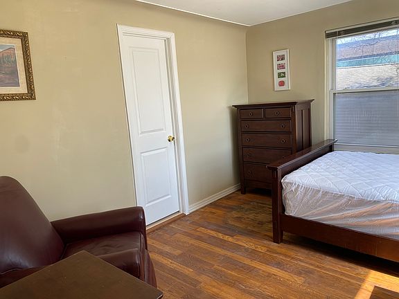 3rd image of 1105 E Maple Rd #2