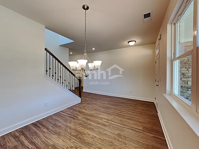 1330 Ashlyn Ct — Photo 5