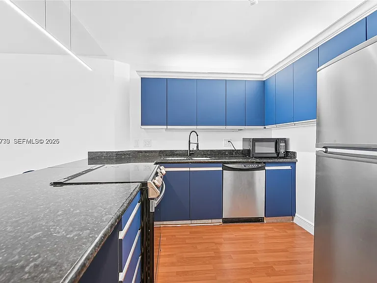 2500 Parkview Dr #1503 — Photo 3