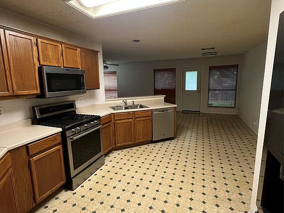 5th image of 709 Elder Way