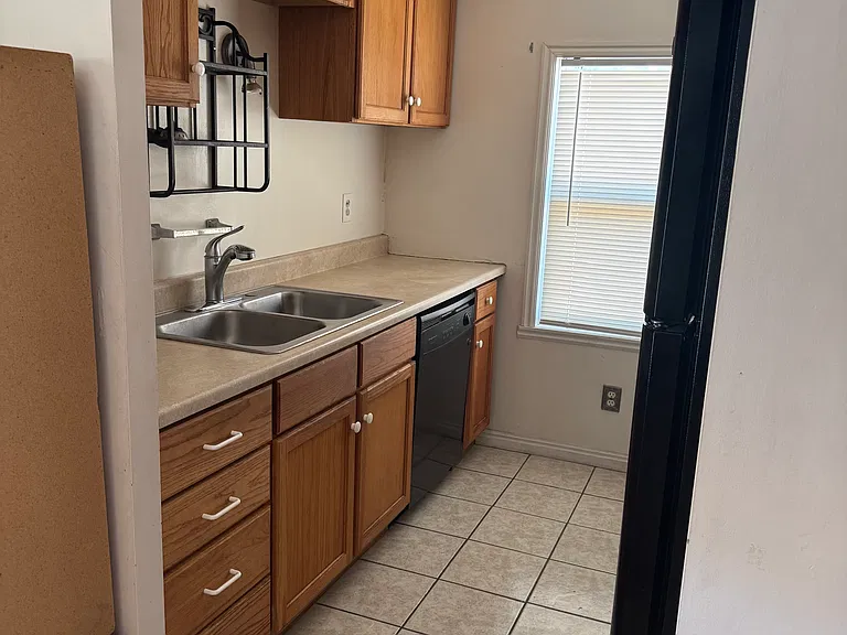 380 E Telegraph St — Photo 15