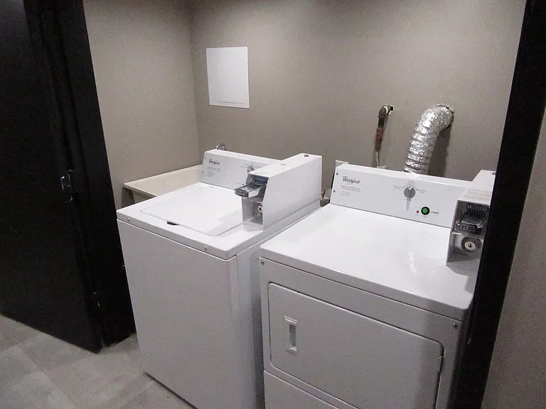 1087 Gates Ave #1B — Photo 16