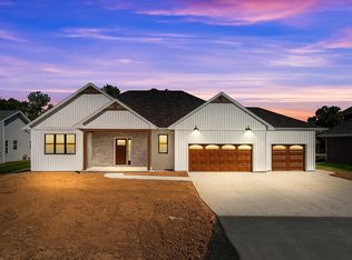 W5718 Hoelzel Way, Appleton, WI 54952