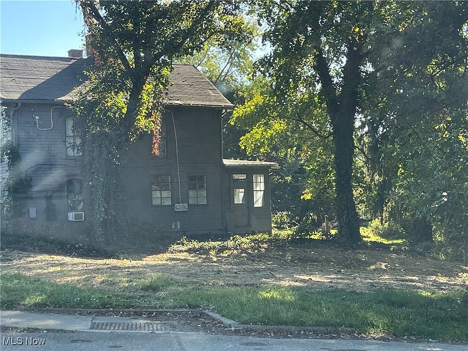 2nd image of 2409 Saint Clair Ave