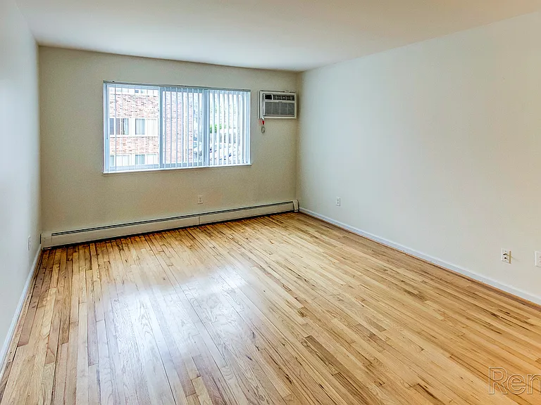Wagon Wheel Apartments — Photo 11