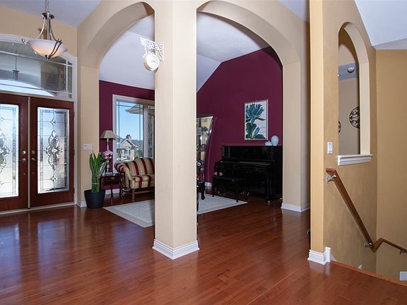 3rd image of 932 Tuscany Way