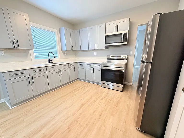 1132 N Oxford St — Photo 6