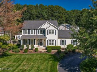 1 Maureen Ct, Clifton Park, NY 12065