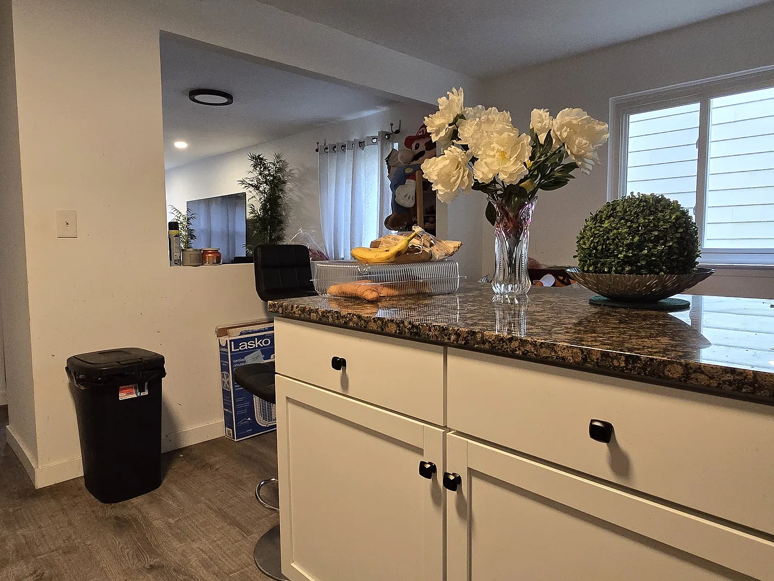 3 bed, 1.5 bath, 1296 sqft, $2,100 — Photo 4