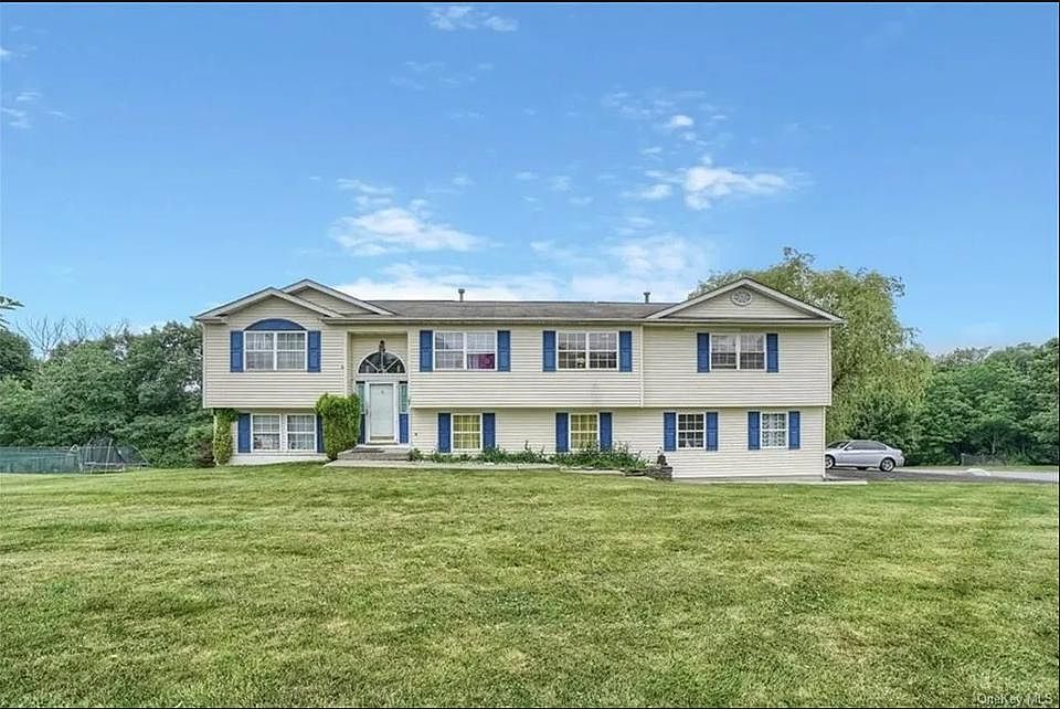 1st image of 11 Stanford Dr
