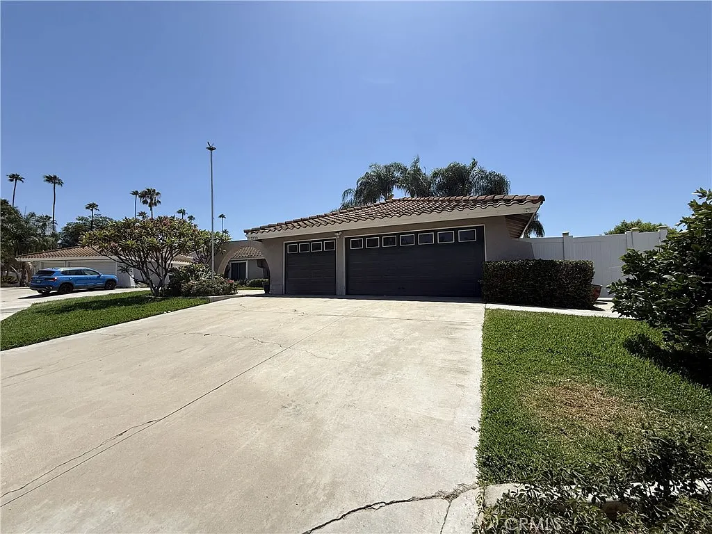 4 bed, 1851 sqft, $4,700 — Photo 3