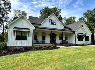 112 Three Oaks Dr, Calhoun, GA 30701