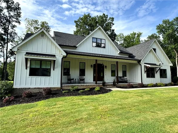 112 Three Oaks Dr, Calhoun, GA 30701