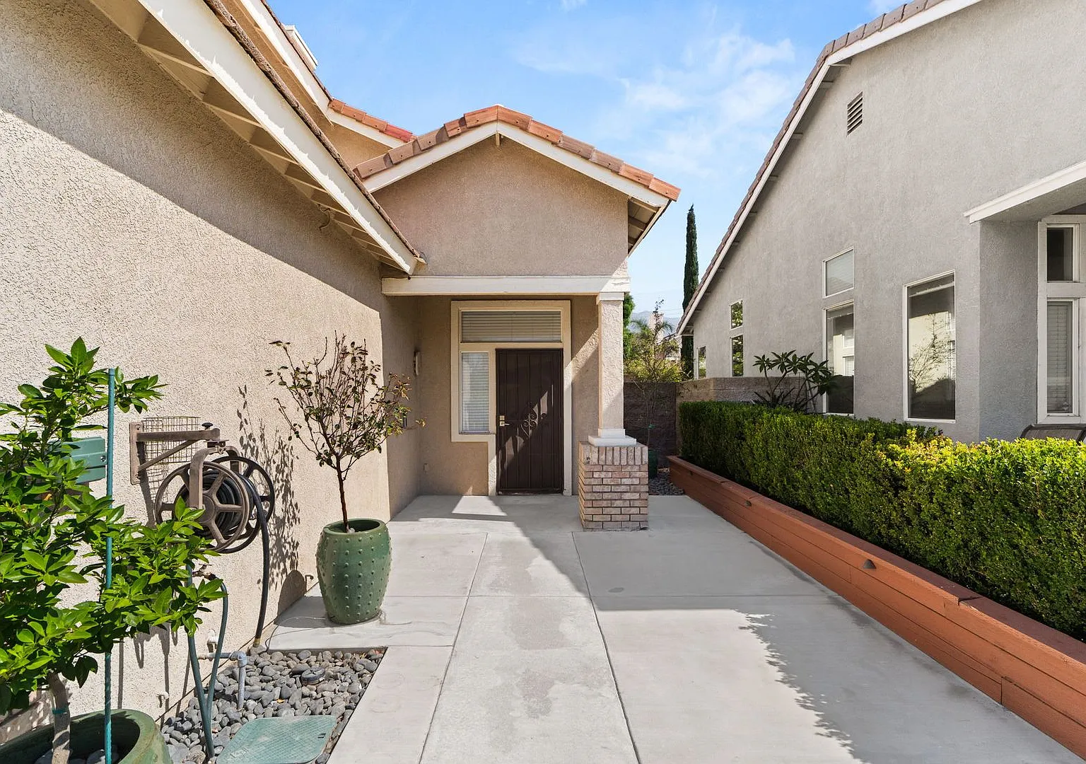 Beautiful 2 Story Home — Photo 2
