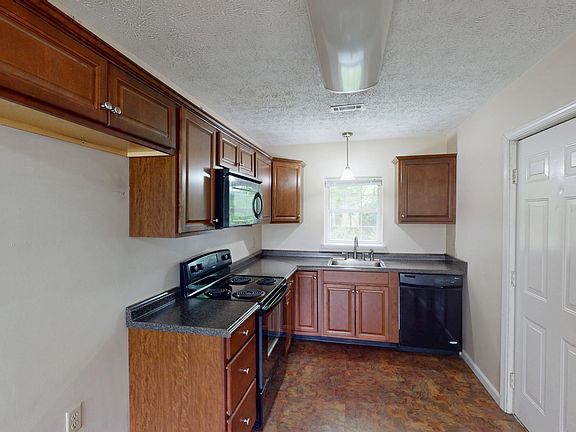 4th image of 524 Oak St