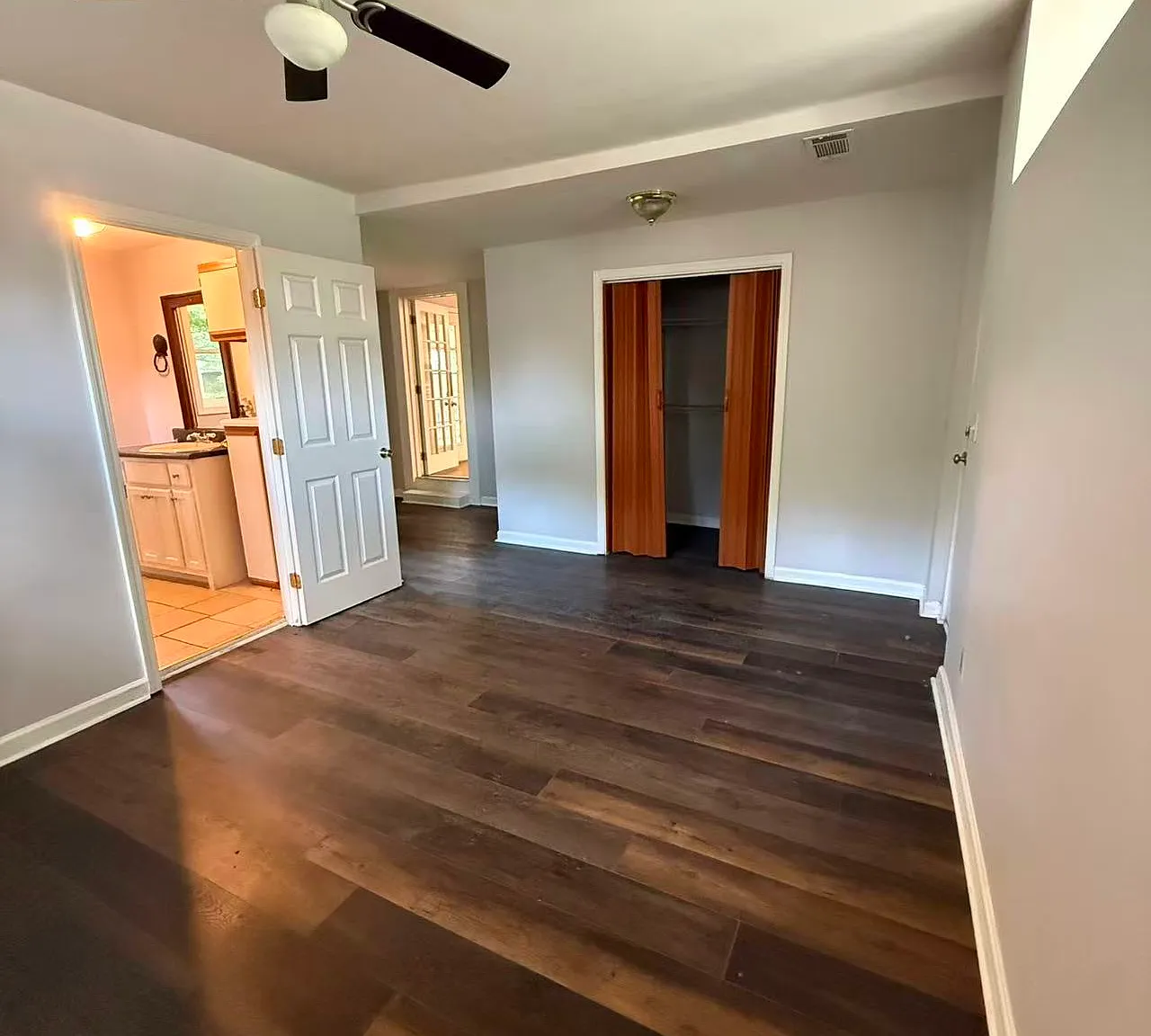 4 bed, 2500 sqft, $2,100 — Photo 4