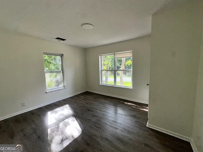 600 W Main St — Photo 11